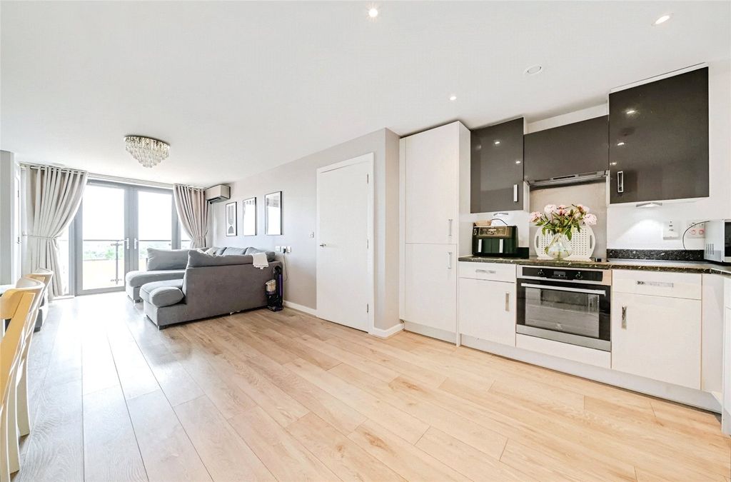Additional image 3 of 2 bed flat for saleRoyal Oak Road, Bexleyheath DA6