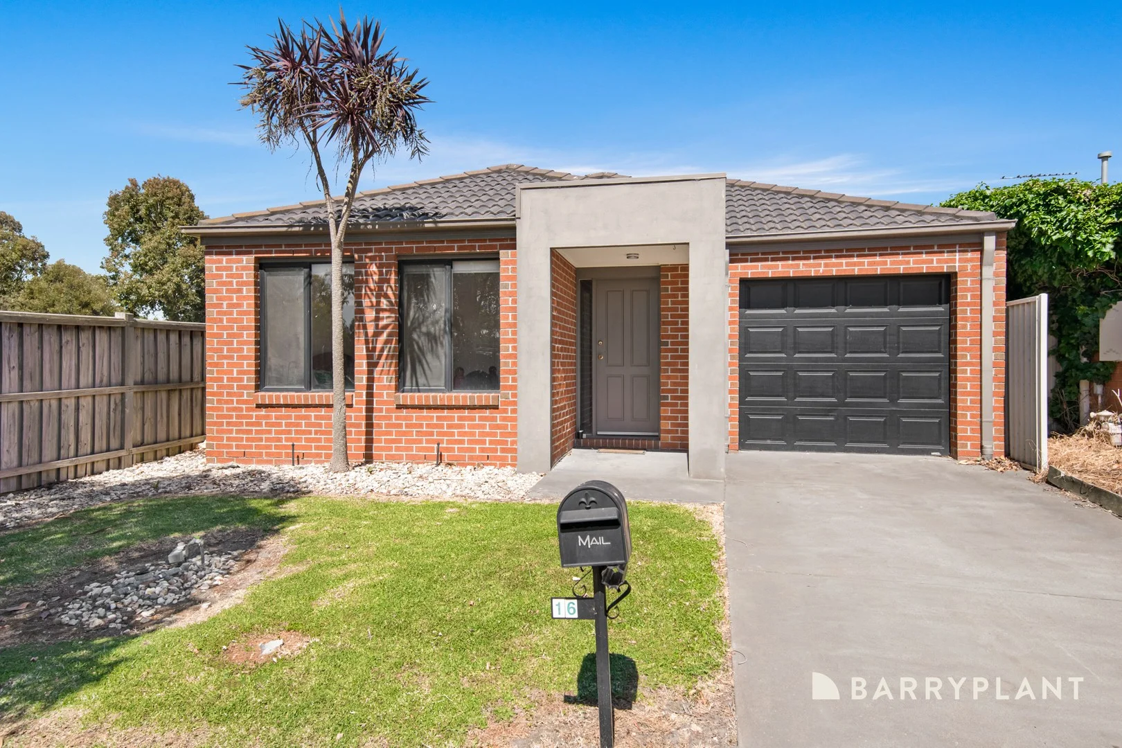 16 Buchan Green, Pakenham VIC 3810