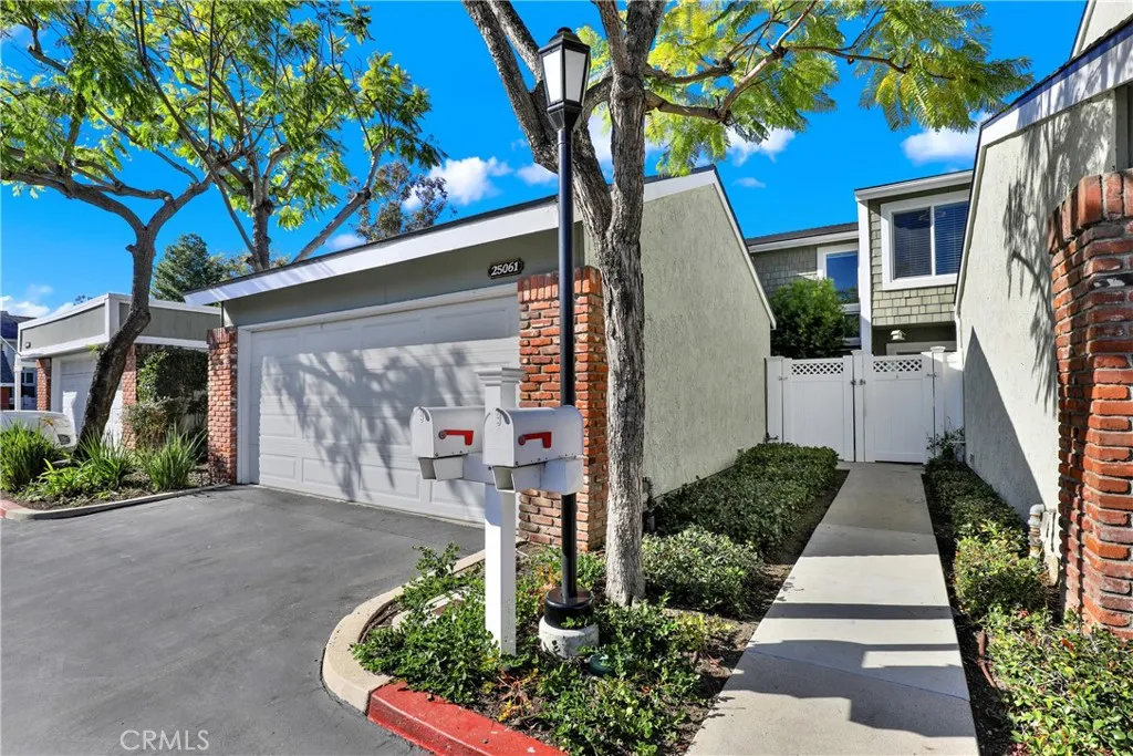 25061 Silverleaf Ln, Laguna Hills, CA 92653 photo 4