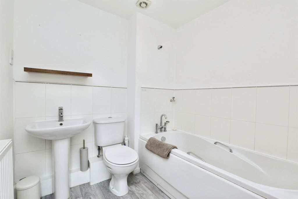 Additional image 11 of 2 bed flat for salePrimrose Place, Bessacarr, Doncaster DN4