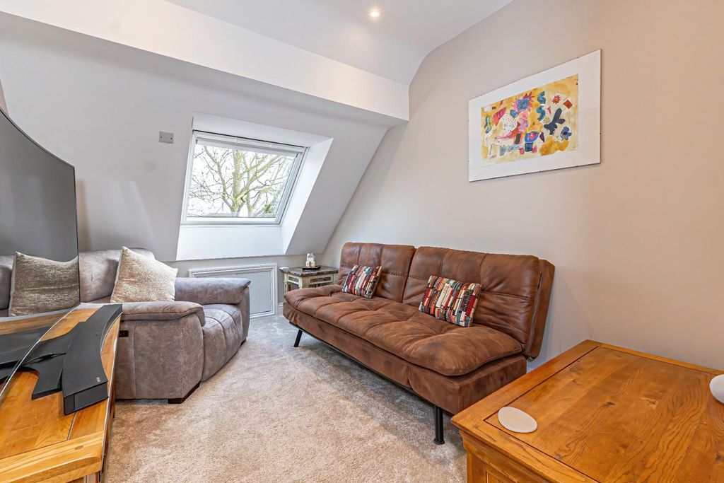 Additional image 17 of 5 bed detached house for saleBarnett Way, Bierton, Aylesbury HP22