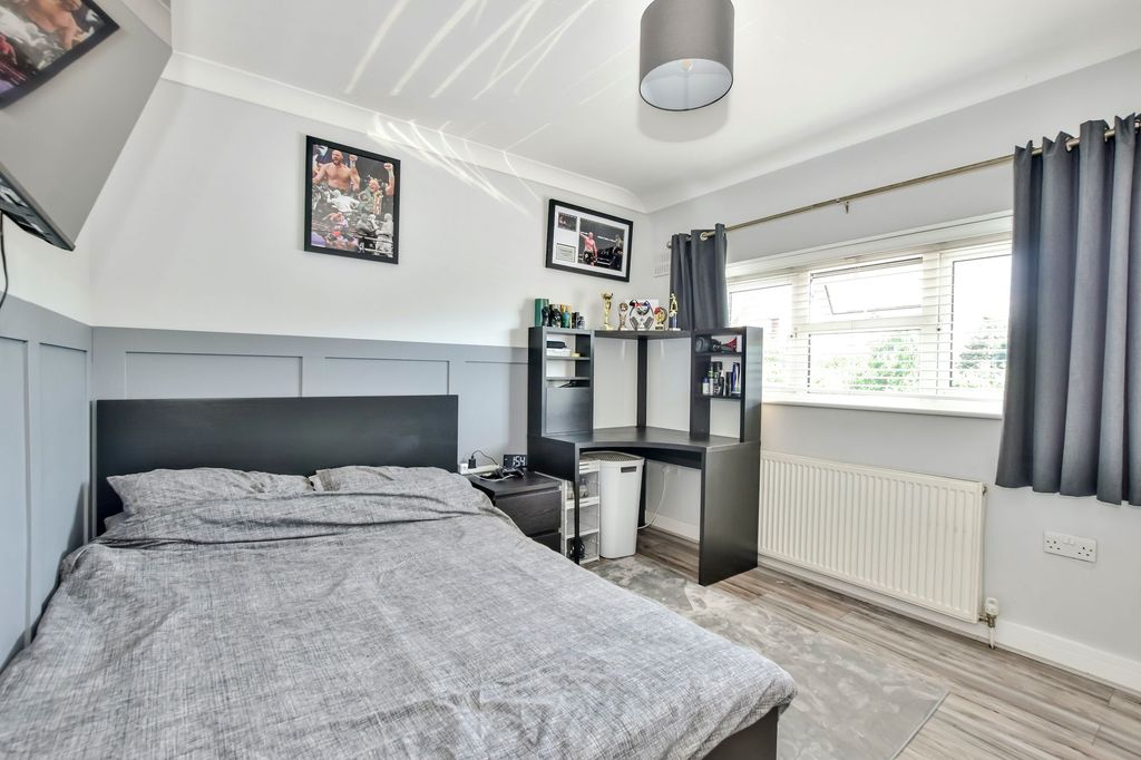 Additional image 20 of 4 bed semi-detached house for saleHazelwood Lane, Abbots Langley WD5