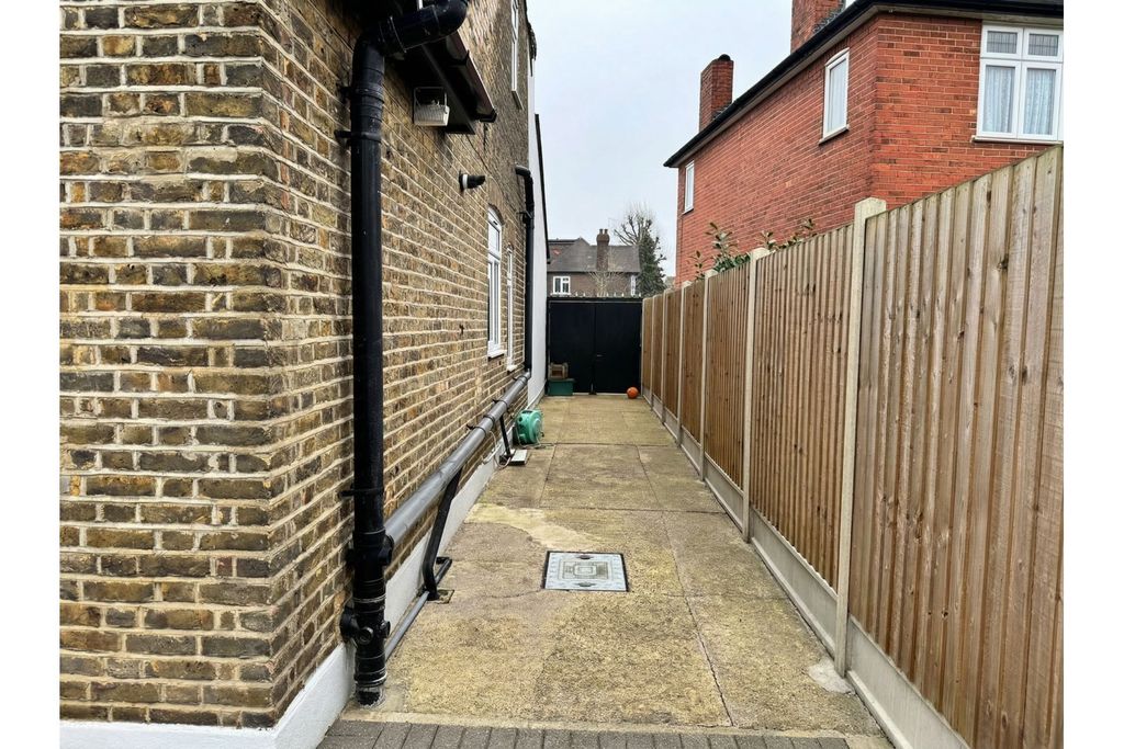 Additional image 18 of 5 bed detached bungalow for saleErith Road, Bexleyheath DA7