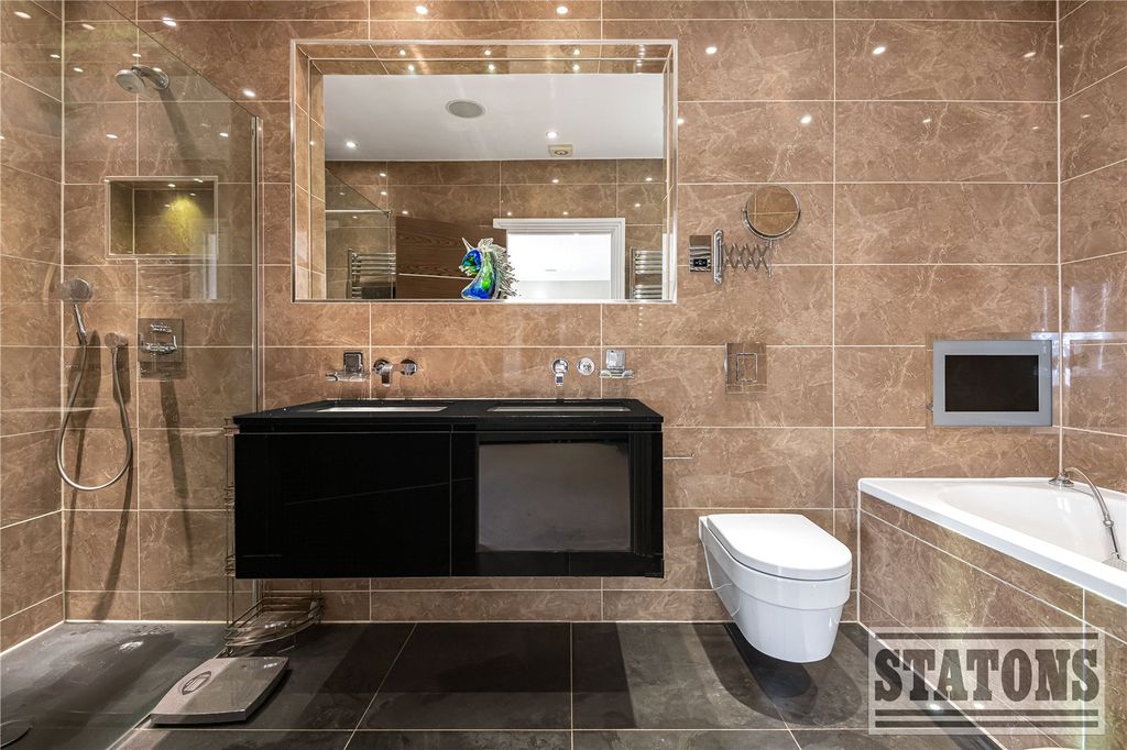 Additional image 15 of 3 bed flat for saleCockfosters Road, Barnet EN4
