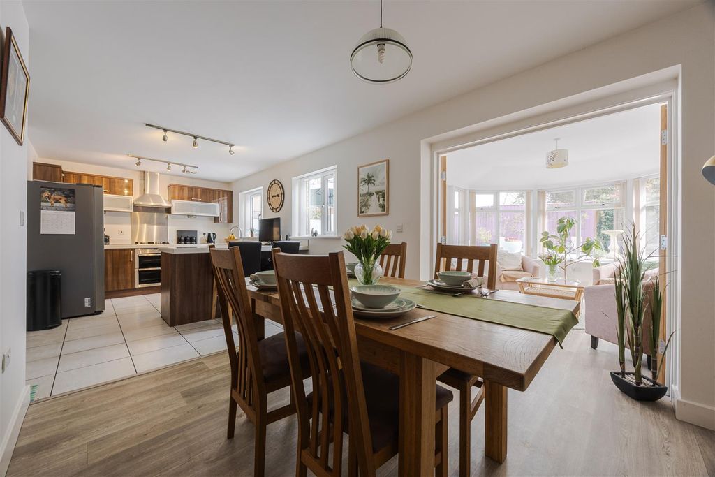 4 bed detached house for saleArchers Close, Wrawby DN20 photo 3