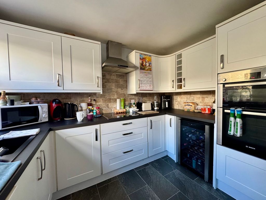 Additional image 3 of 2 bed flat for sale24 Simon Place, St Helier JE2