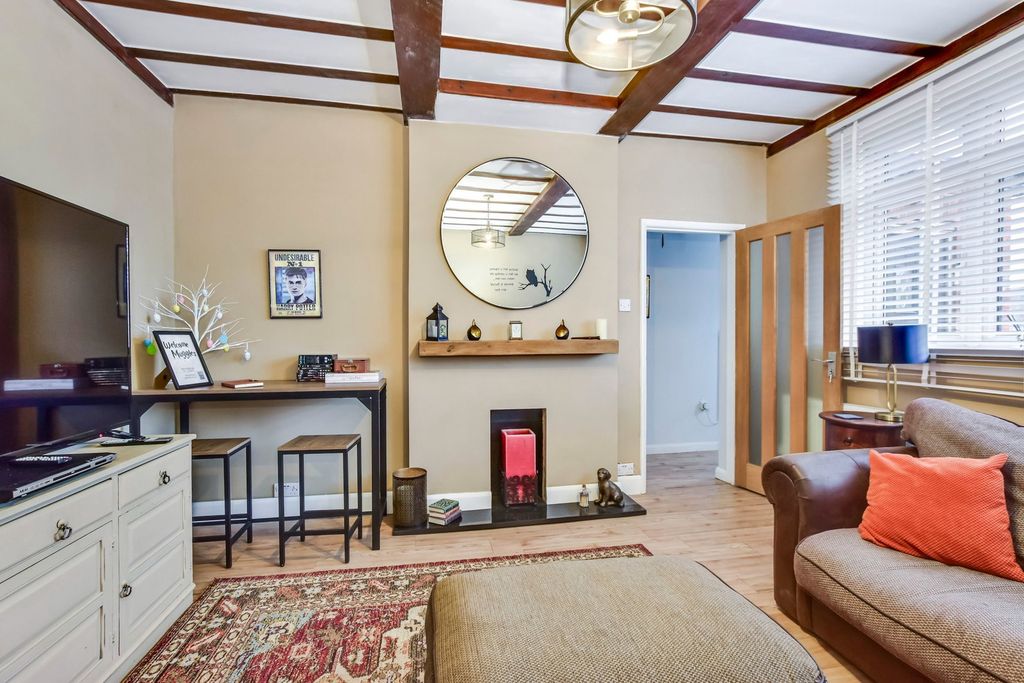 Additional image 3 of 4 bed semi-detached house for saleGallows Hill Lane, Abbots Langley WD5