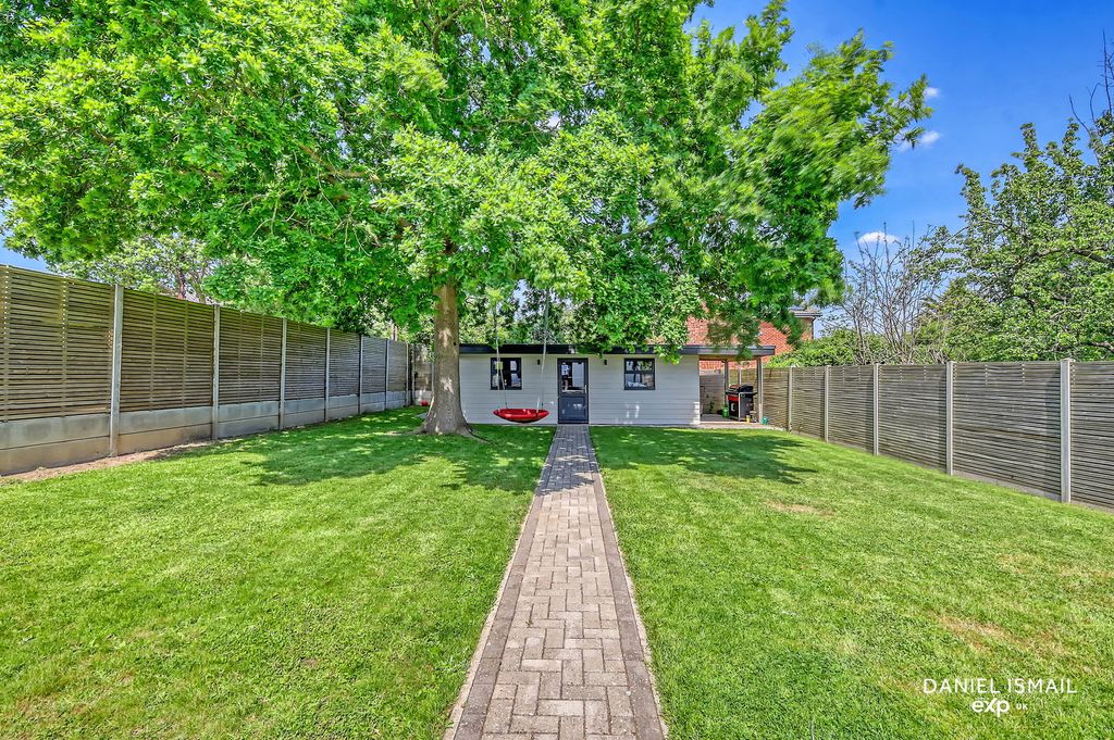 Additional image 32 of 5 bed detached house for saleGreat Berry Lane, Langdon Hills, Basildon SS16