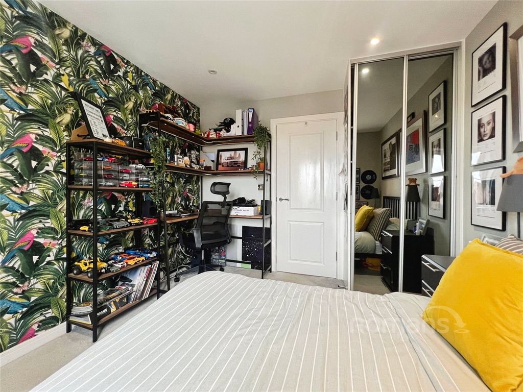 Additional image 23 of 5 bed town house for saleFrench Drive, Wellesley, Aldershot GU11