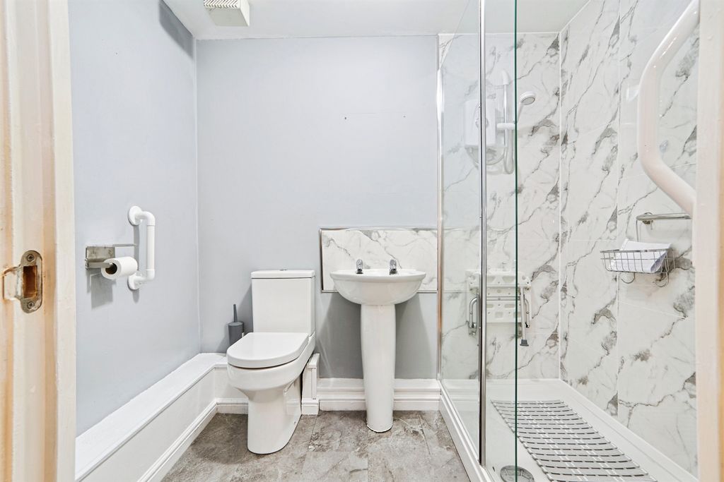 Additional image 9 of 2 bed flat for saleWhitehall Croft, Leeds LS12