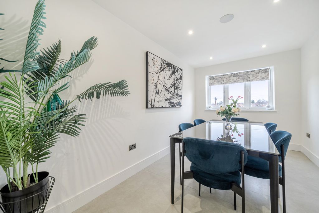 Additional image 9 of 5 bed semi-detached house for saleBrasted Close, Bexleyheath DA6