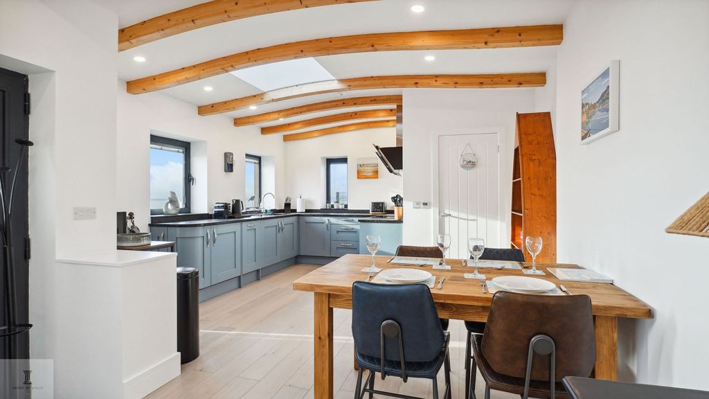 Additional image 10 of 1 bed property for saleHafan Y Traeth, Marine Parade, Barmouth LL42