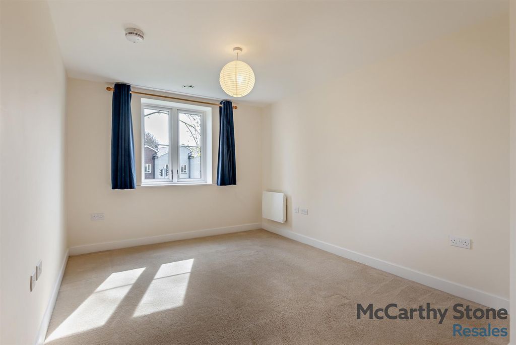 Additional image 10 of 2 bed flat for saleQueen Elizabeth Place, Orchard Lane, Alton GU34