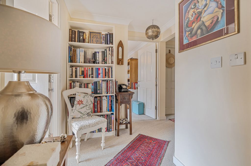 Additional image 5 of 2 bed flat for saleRobins Court, Alresford, Hampshire SO24