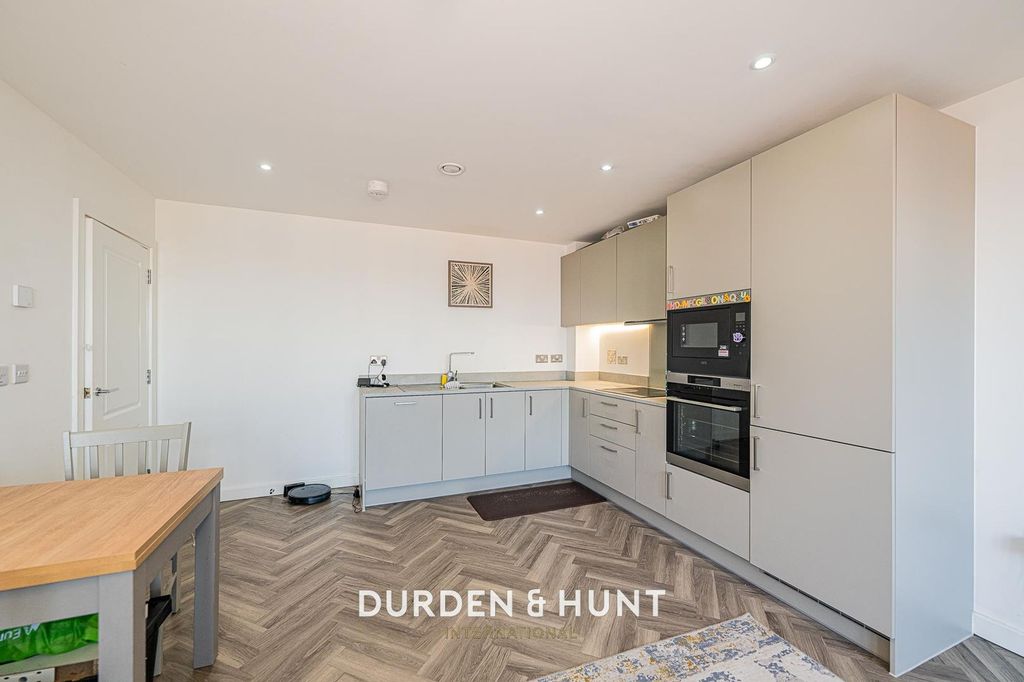 Additional image 3 of 2 bed flat for saleFinlay Gardens, Hornchurch RM12