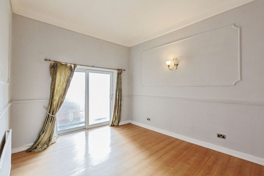 Additional image 5 of 3 bed flat for saleNorth Promenade, Lytham St. Annes, Lancashire FY8