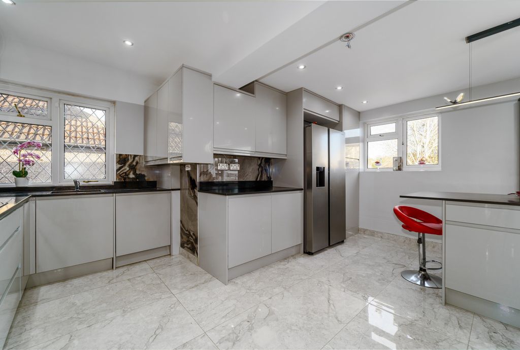 Additional image 7 of 3 bed semi-detached house for saleCompton Place, Watford WD19