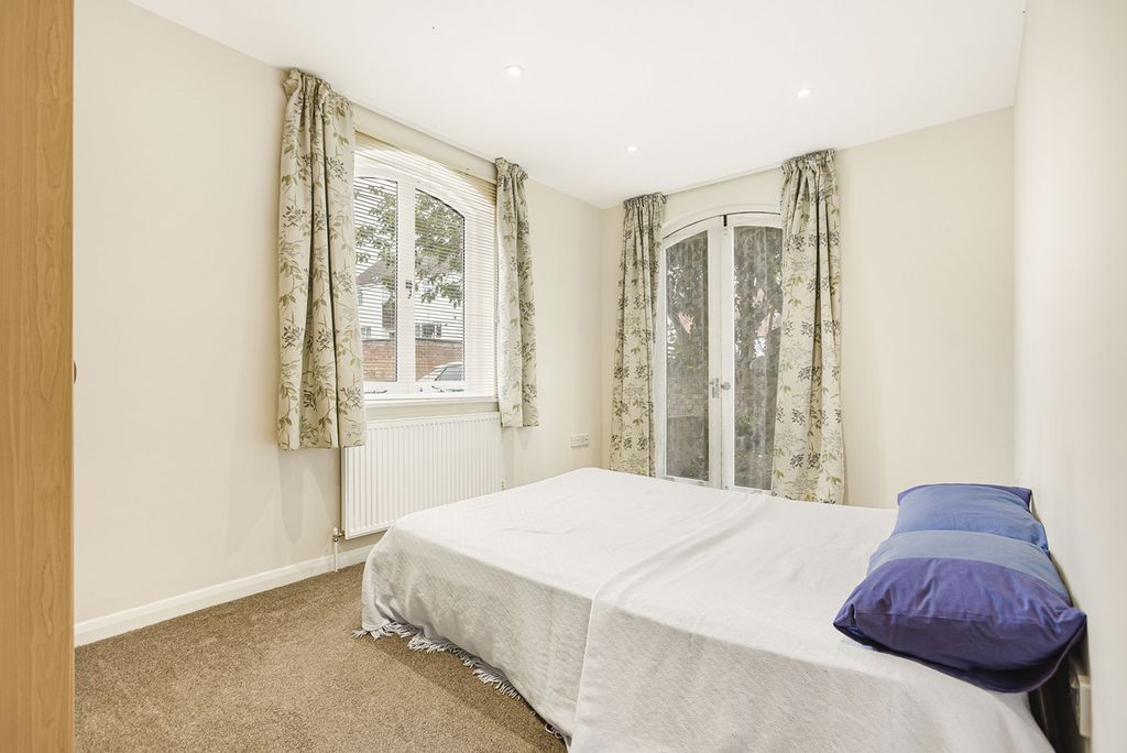 Additional image 3 of 2 bed flat for saleLombard Street, Abingdon OX14