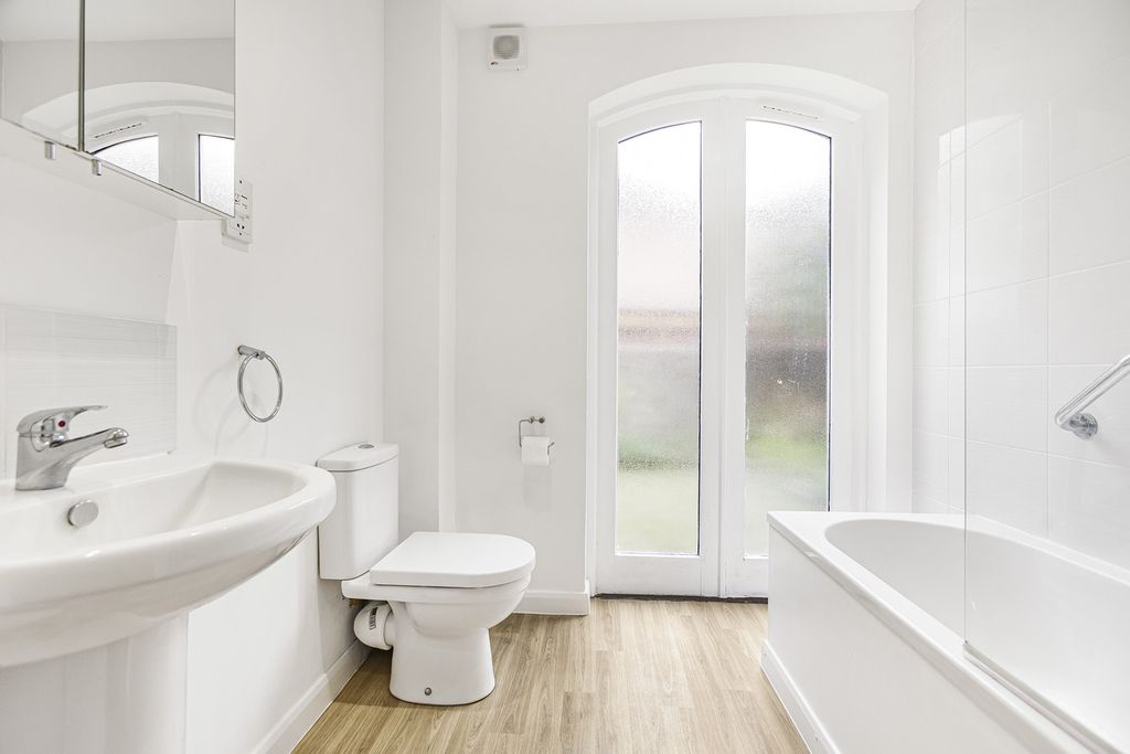 Additional image 6 of 2 bed flat for saleLombard Street, Abingdon OX14