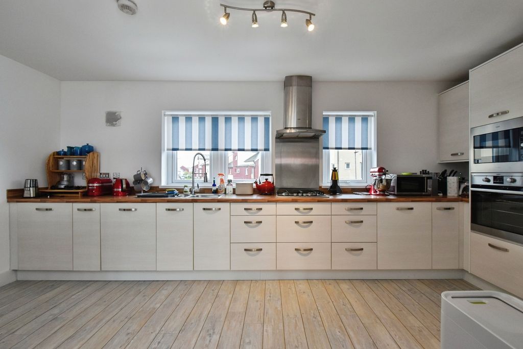 Additional image 10 of 4 bed town house for saleBwlchygwynt, Llanelli, Carmarthenshire SA15