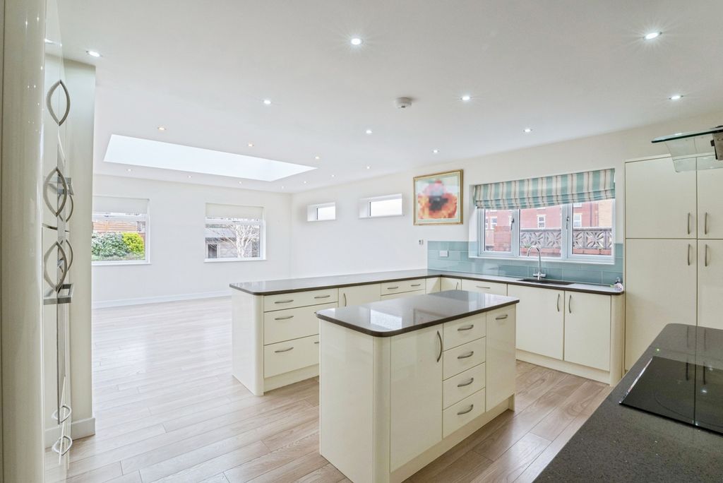 Additional image 12 of 3 bed bungalow for saleClifton Drive North, Lytham St. Annes, Lancashire FY8