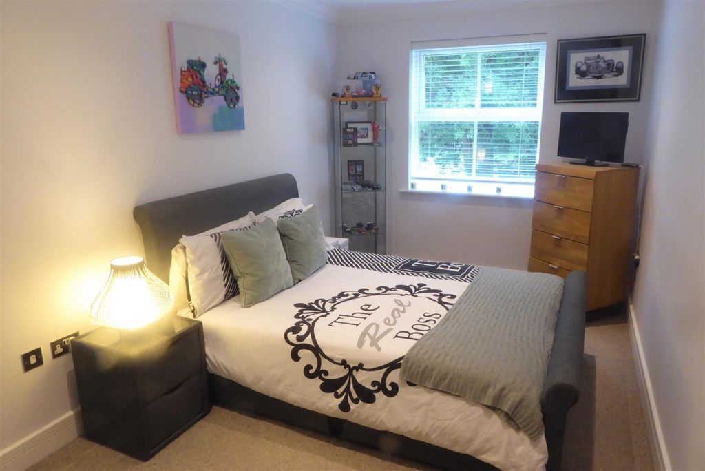 Additional image 13 of 2 bed flat for saleTudor Court, London Road, Windlesham GU20