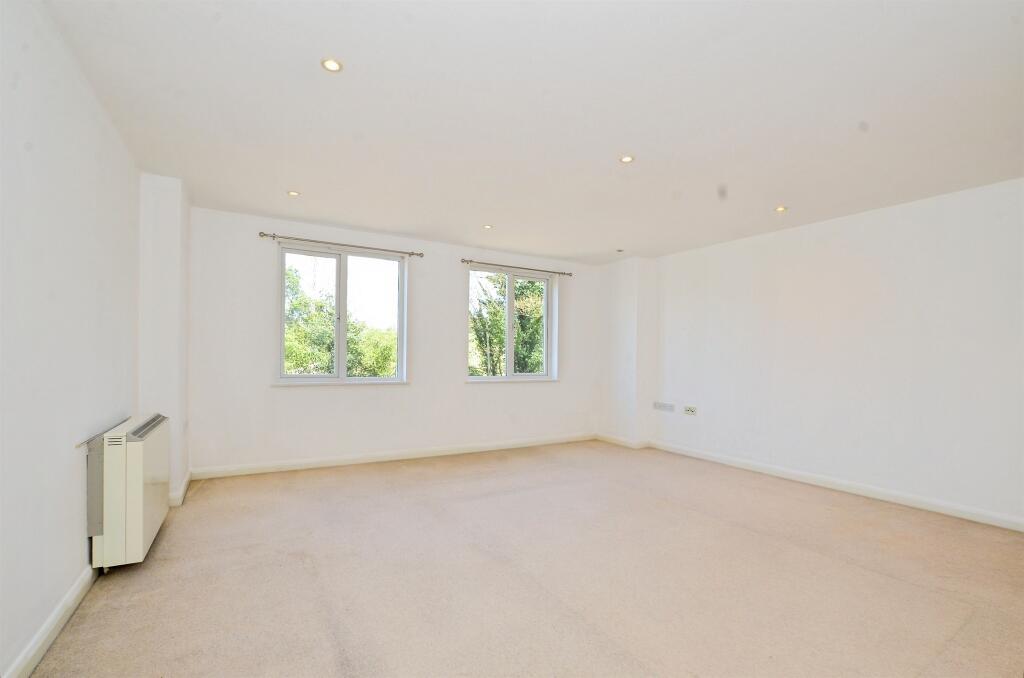 Additional image 3 of Roundwood Lane, Harpenden