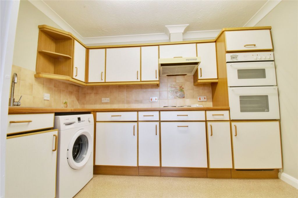 Additional image 3 of 1 bed flat for saleBreakspear Court, The Crescent, Abbots Langley, Hertfordshire WD5