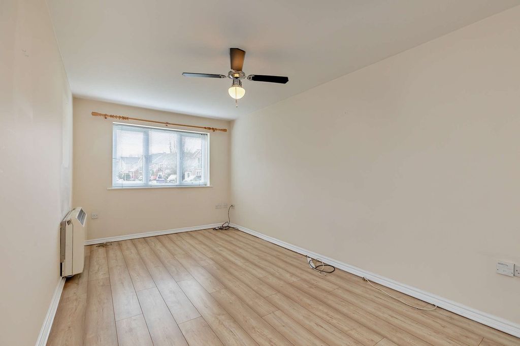 Additional image 3 of 2 bed flat for saleWain Avenue, Chesterfield S41
