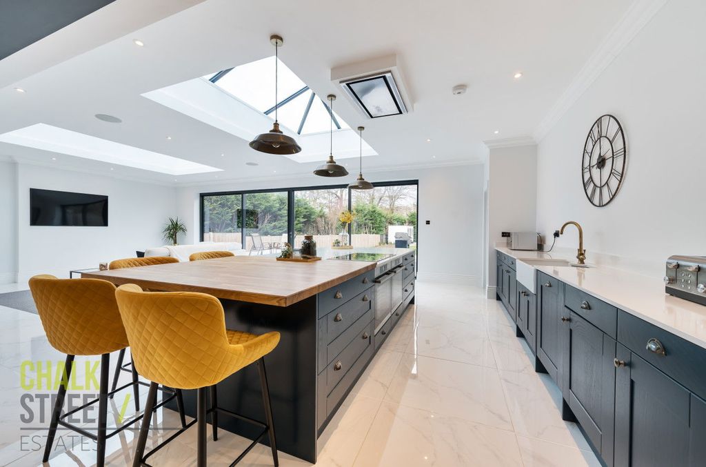 Additional image 5 of 5 bed detached house for saleWoodlands Avenue, Emerson Park RM11