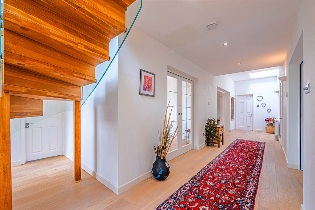 Additional image 9 of 5 bed detached house for saleGaveston Drive, Berkhamsted, Hertfordshire HP4