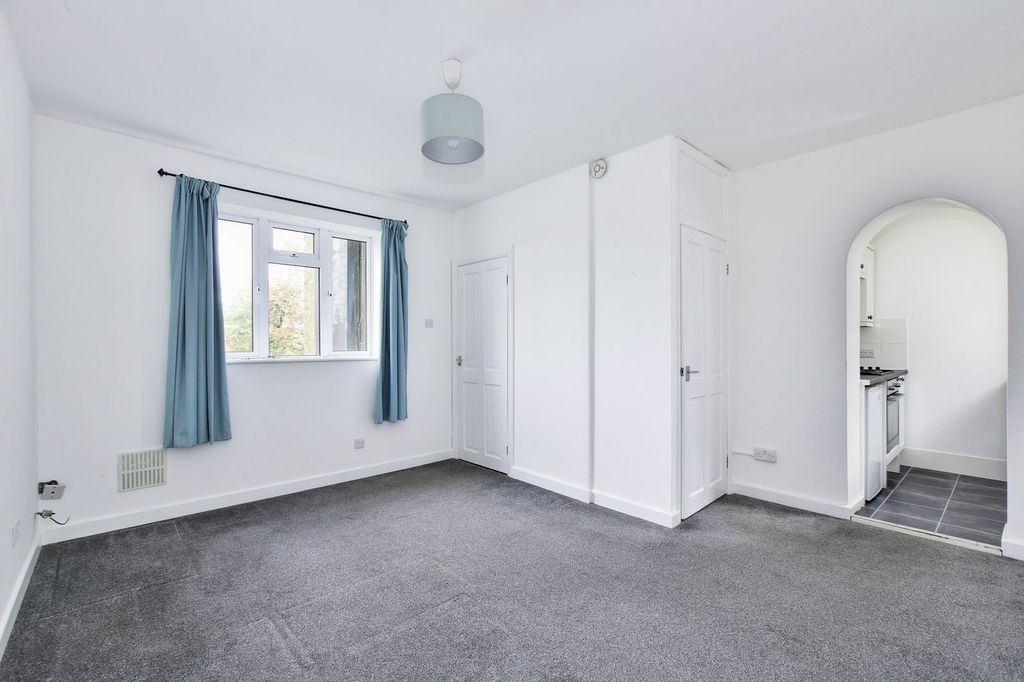Studio for saleShirley Road, Abbots Langley WD5 photo 2