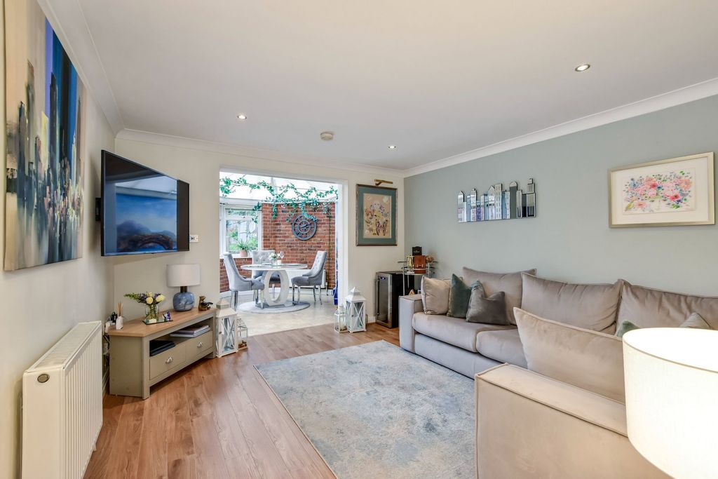 Additional image 7 of 4 bed semi-detached house for salePopes Road, Abbots Langley WD5