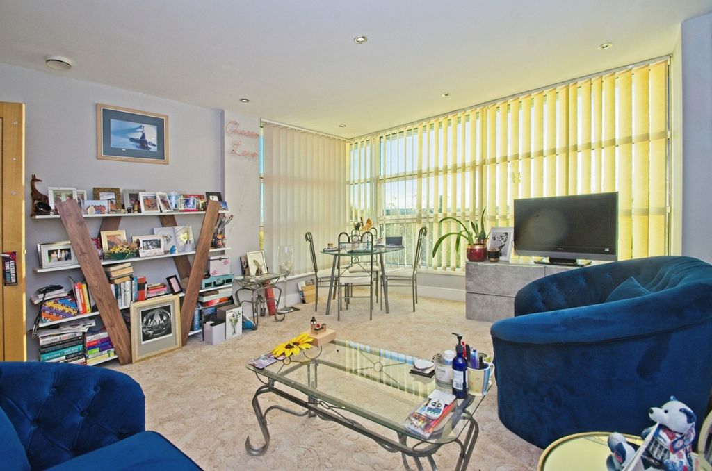 Additional image 6 of 2 bed flat for saleHavannah Street, Cardiff CF10