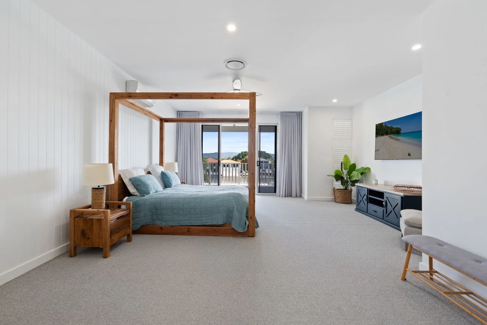 Additional image 4 of 97 Sir Bruce Small Boulevard, Benowa Waters QLD 4217