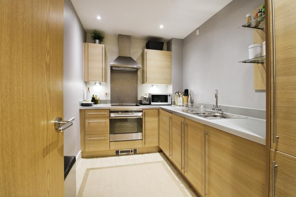 2 bed flat for saleTextile Street, Dewsbury WF13