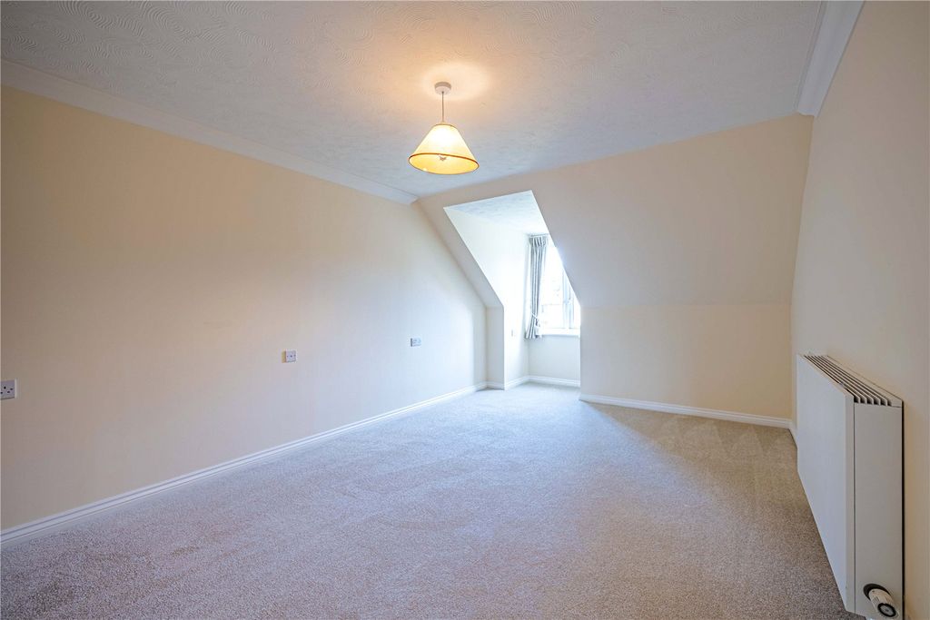 Additional image 17 of 2 bed flat for saleHigh Street, Berkhamsted, Hertfordshire HP4