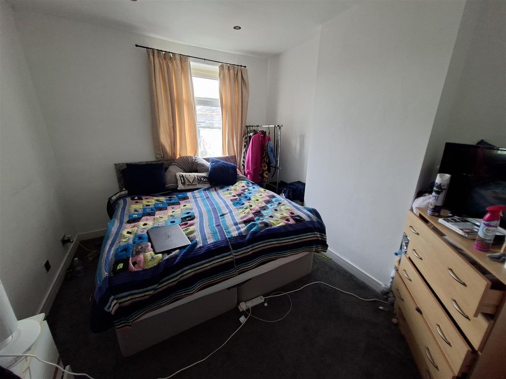 1 bed flat for saleCarlisle Street, Splott, Cardiff CF24 photo 3