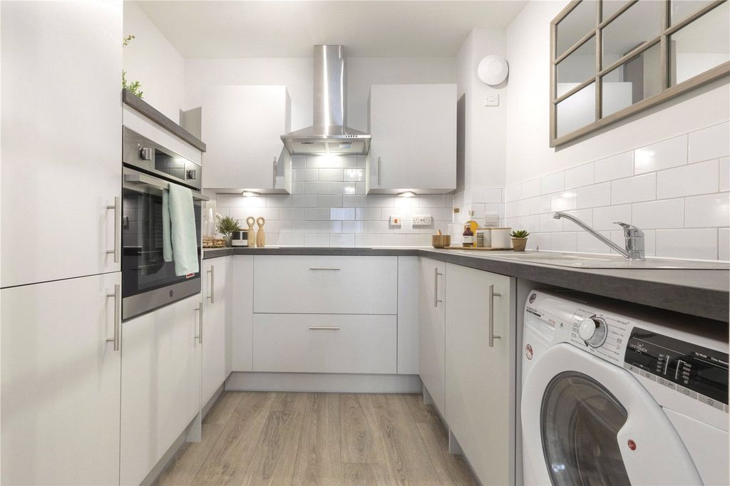 Additional image 3 of 1 bed flat for saleOne Bed Apartment, Barum Lodge, North Walk, Barnstaple, Devon EX31