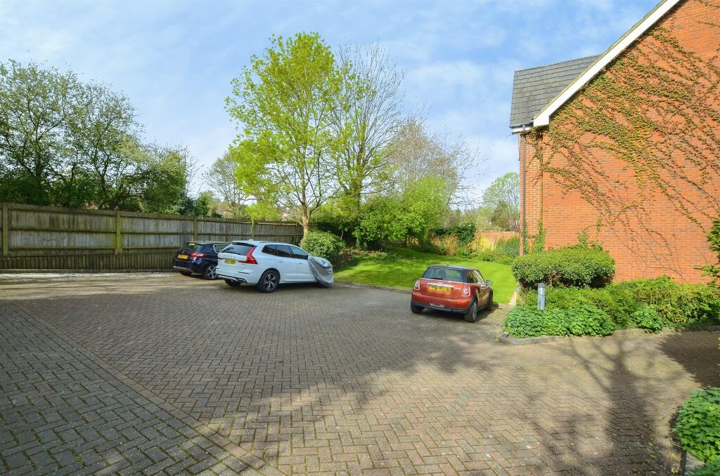 Additional image 11 of Roundwood Lane, Harpenden
