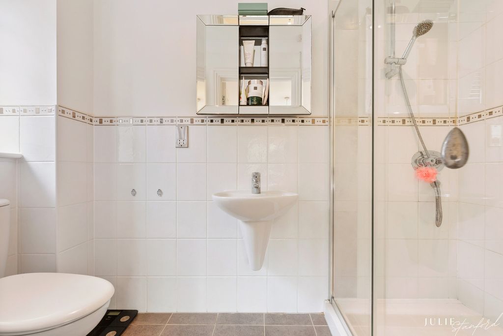 Additional image 14 of 6 bed detached house for saleLee Chapel Lane, Basildon SS16