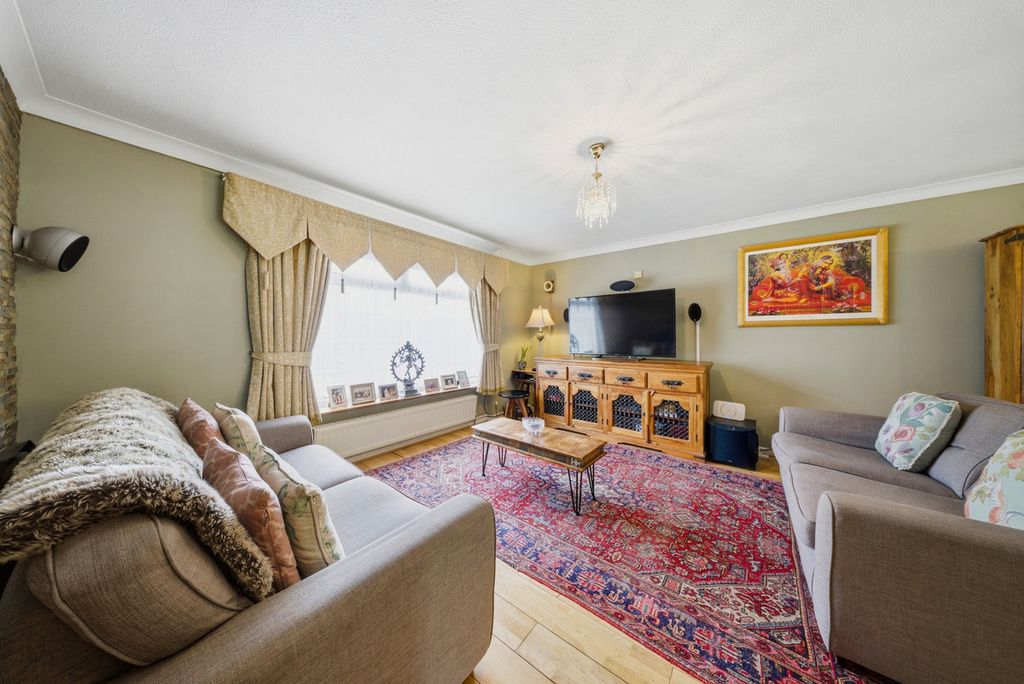 Additional image 3 of 4 bed link detached house for saleCarpenders Avenue, Watford WD19