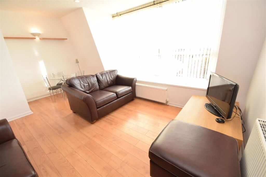 2 bed flat for salePensby Road, Heswall, Wirral CH60