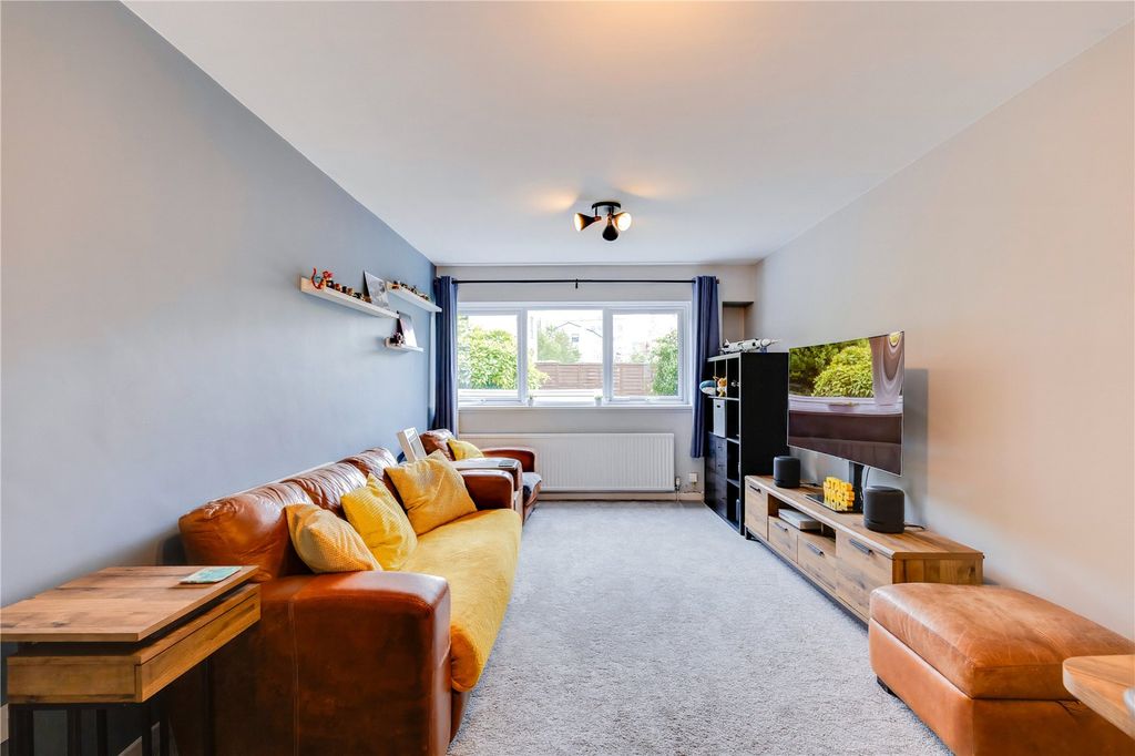 2 bed flat for saleCowper Court, Cowper Place, Roath, Cardiff CF24 photo 5