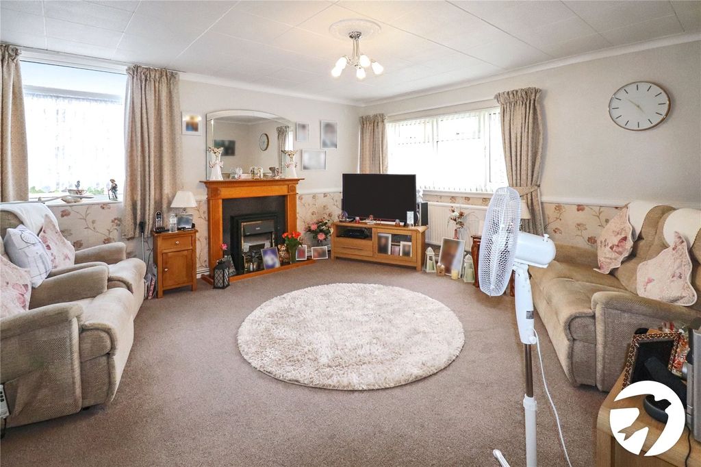 Additional image 2 of 3 bed flat for saleUpper Park Road, Belvedere DA17