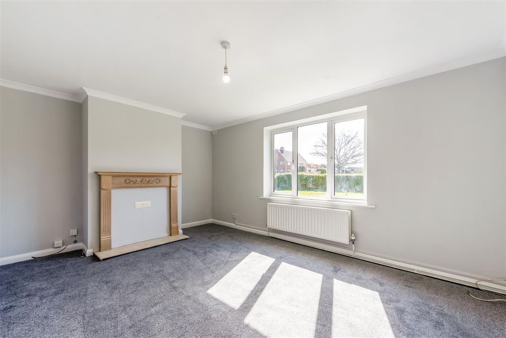 2 bed flat for saleThe Drove, Andover SP10 photo 5