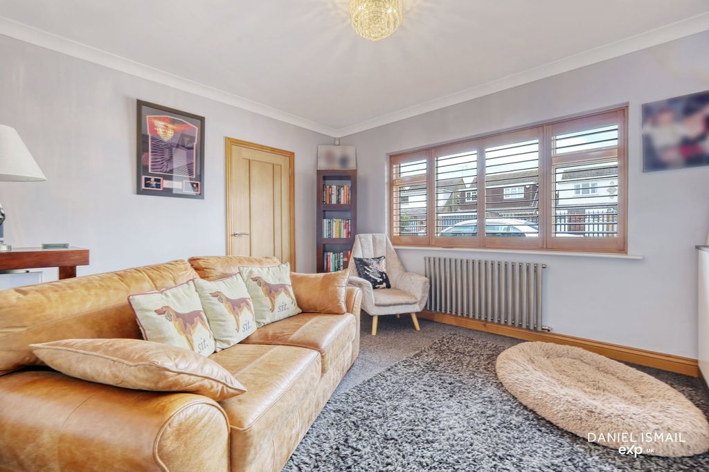 Additional image 8 of 5 bed detached house for saleGreat Berry Lane, Langdon Hills, Basildon SS16