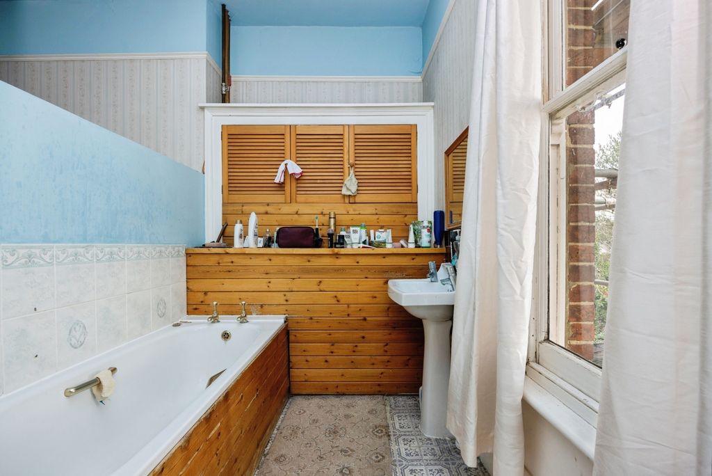 Additional image 19 of 7 bed detached house for saleCambridge Road, Aldershot, Hampshire GU11