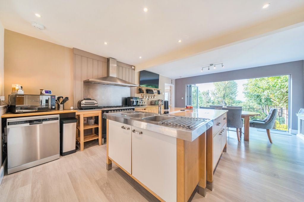 Additional image 4 of 8 bed detached house for saleFremantle Road, Belvedere DA17