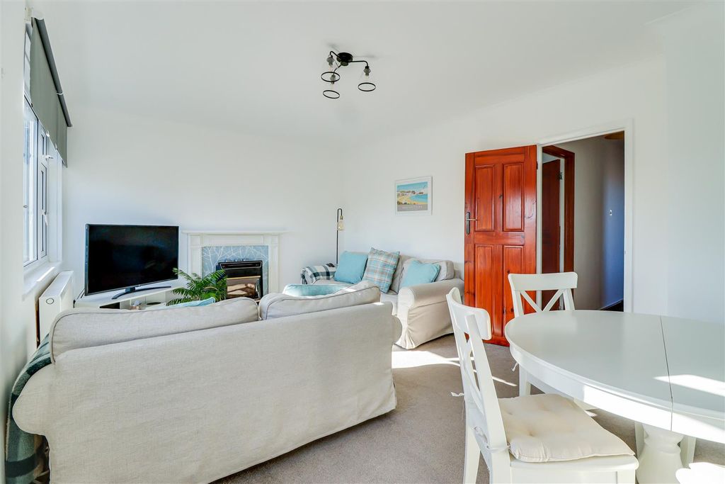 Additional image 6 of 2 bed flat for saleWoodfield Road, Hadleigh SS7